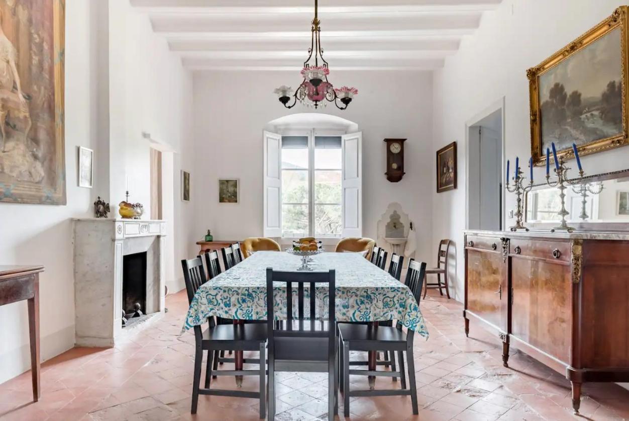 Can Rovira - Stunning Neoclassical Mansion, Just 20 Min Drive From Barcelona City Center, Ideal For Groups And Families Alella Eksteriør billede