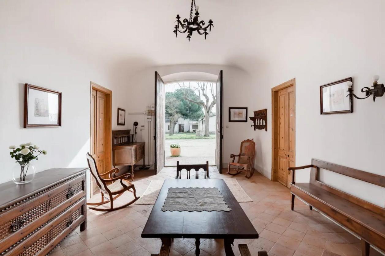 Can Rovira - Stunning Neoclassical Mansion, Just 20 Min Drive From Barcelona City Center, Ideal For Groups And Families Alella Eksteriør billede