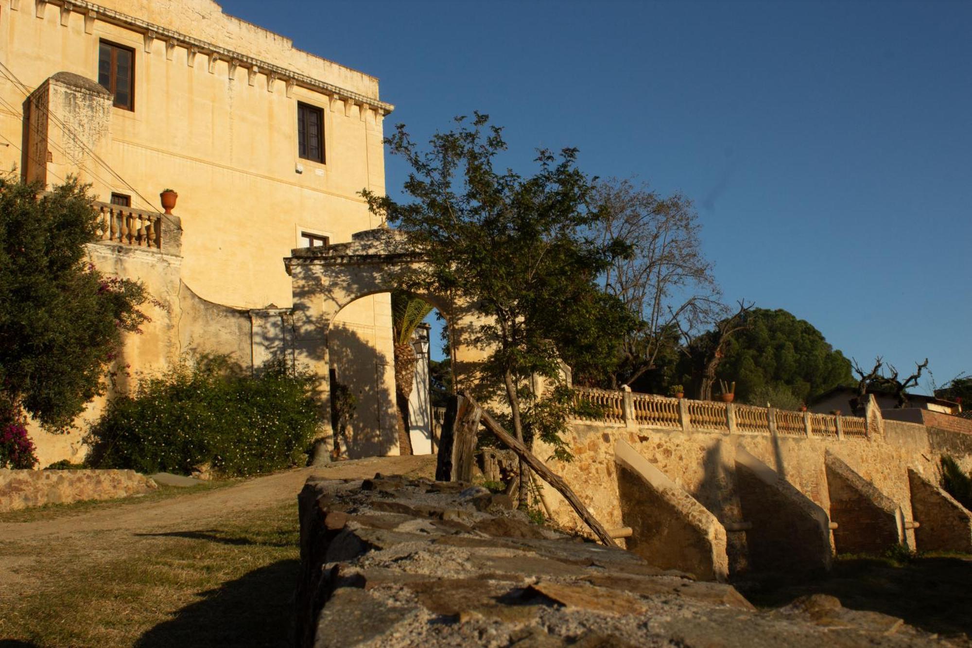 Can Rovira - Stunning Neoclassical Mansion, Just 20 Min Drive From Barcelona City Center, Ideal For Groups And Families Alella Eksteriør billede