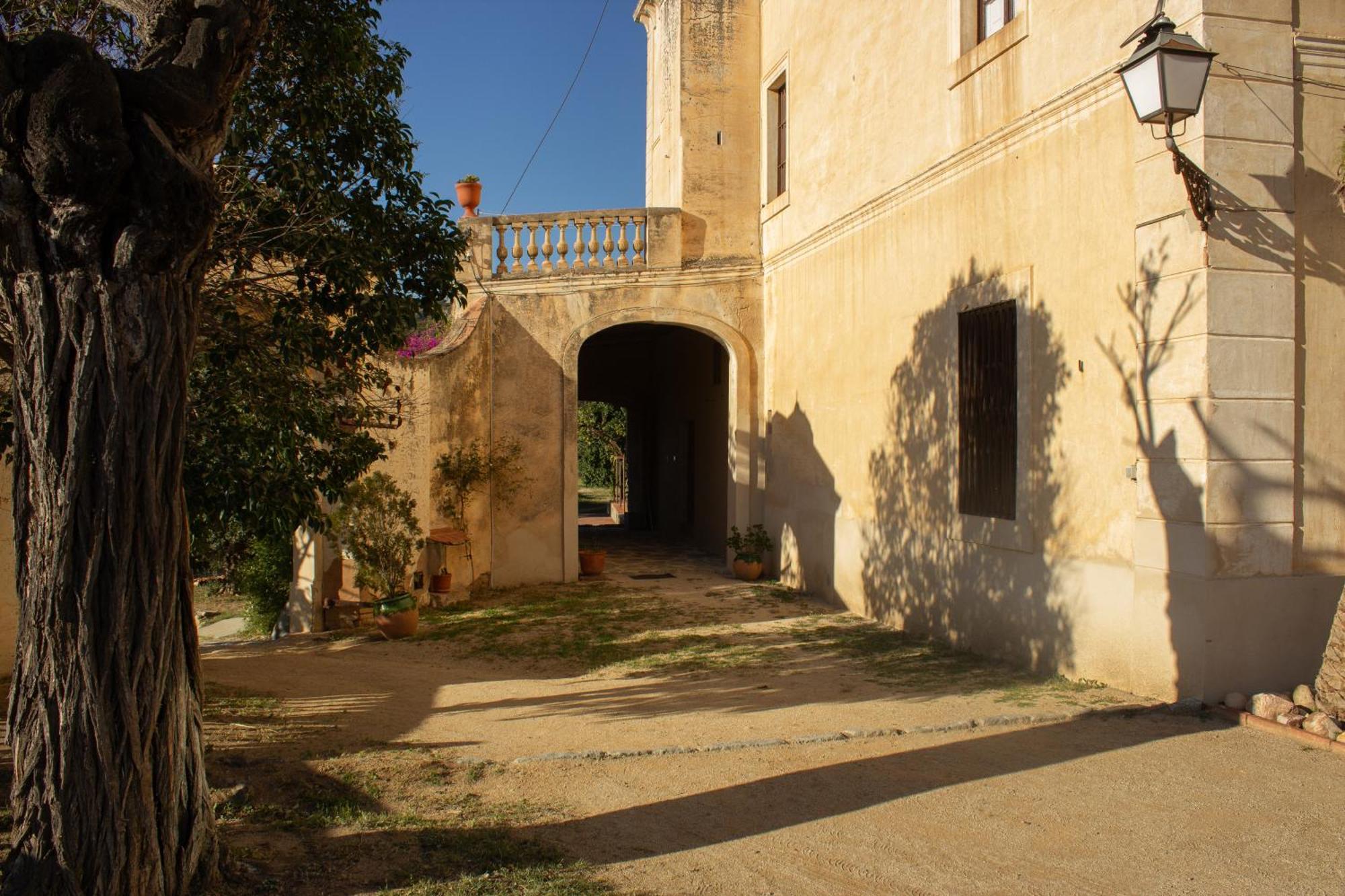 Can Rovira - Stunning Neoclassical Mansion, Just 20 Min Drive From Barcelona City Center, Ideal For Groups And Families Alella Eksteriør billede